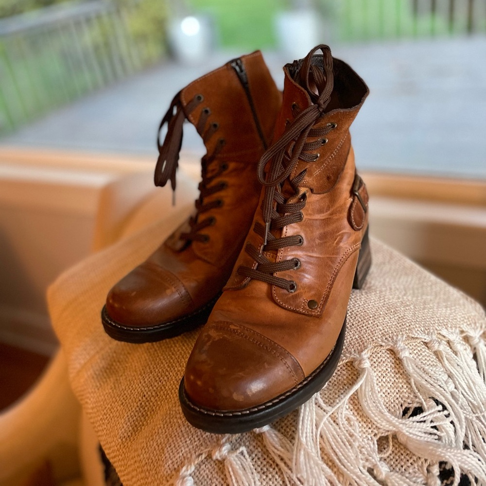 Taos Crave Tan Leather Boots